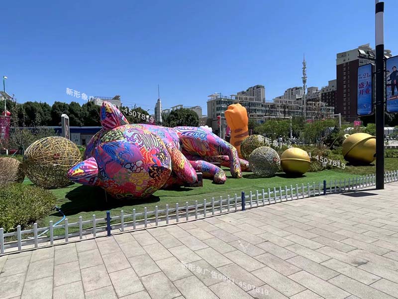 乌鲁木齐米东吾悦广场开业美陈西班牙艺术家诺艾米IP猫系列